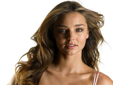 Miranda Kerr luce su cuerpo totalmente desnudo