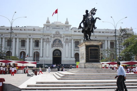 Congresistas suspendidos cobrarán sueldos durante receso de la legislatura