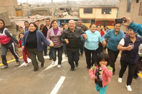 [San Juan de Miraflores] Alcalde Ocampo inaugura  nuevas pistas en La Nueva Rinconada