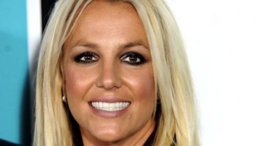 Britney Spears se une al homenaje a Whitney Houston