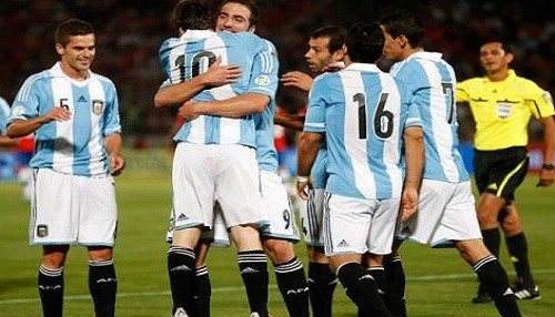 Selección de Argentina venció por 2-1 a Chile en Santiago