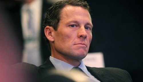 Lance Armstrong deja su cargo en Livestrong y pierde contrato con Nike