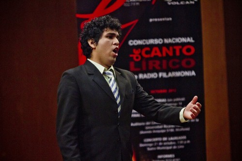 Joven promesa gana Concurso Nacional de Canto Lírico y viajará con Juan Diego Flórez