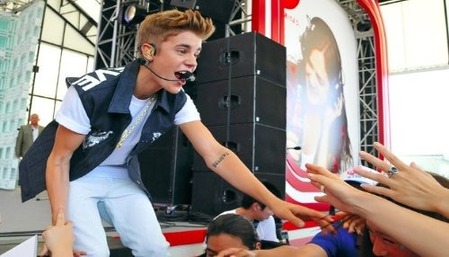 Justin Bieber bate record en YouTube