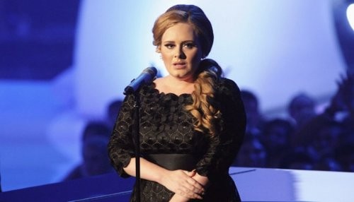 Adele y su bebé son blanco de amenazas de muerte en Twitter