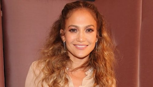 Jennifer Lopez es captada en una farmacia en Londres [FOTOS]