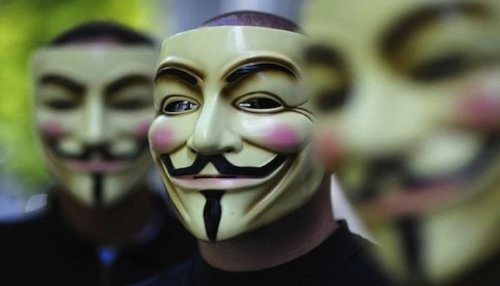 Anonymous hackeó cuentas privadas de policías en el Reino Unido