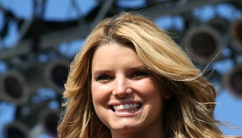 Jessica Simpson impactada por el divorcio de sus padres