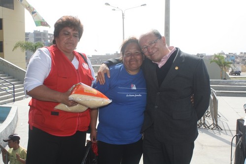 Gran pasacalle por los 26 años de fundación del Vaso de Leche en San Juan de Miraflores