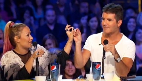 Demi Lovato le gusta poner a Simon Cowell en su lugar