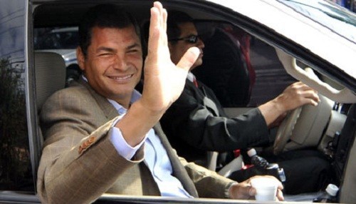 Rafael Correa se lanza a la reelección en Ecuador