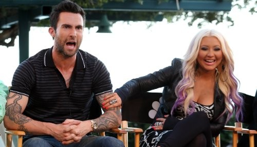 Adam Levine defiende una vez más el peso de Christina Aguilera