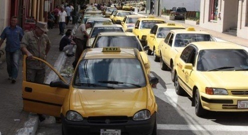 Regular los taxis en bien del tráfico de la ciudad