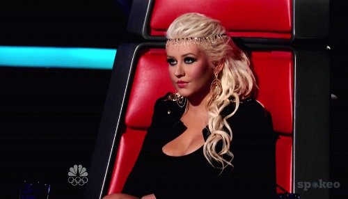 Christina Aguilera muestra un gran afro en The Voice [FOTOS]