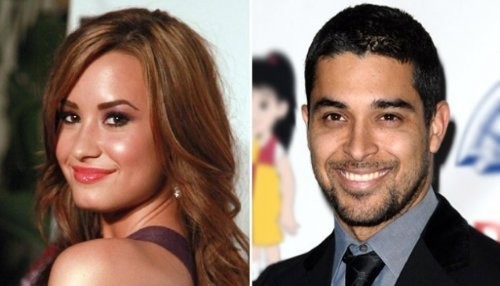Demi Lovato lleva a su ex-novio Wilmer Valderrama a 'Factor X' [FOTO]