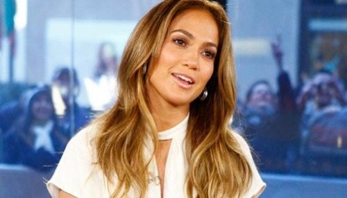 Jennifer Lopez contenta de conocer el mundo gracias a su gira