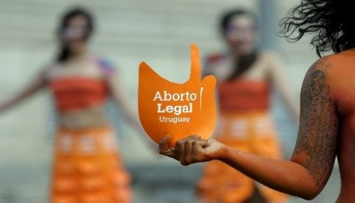 Uruguay reglamenta ley sobre el aborto