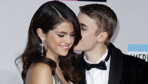 Justin Bieber hace todo lo que Selena Gómez le pide