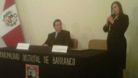 Alan García fue condecorado por alcaldesa de Barranco