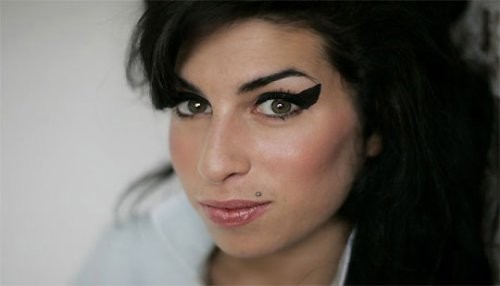 Pintura de Amy Winehouse se expone en el National Portrait Gallery