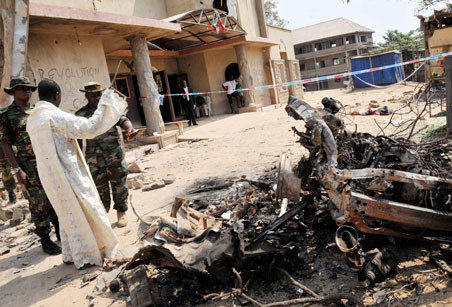 Nigeria: explosiones de coches bomba en iglesia dejan 17 muertos