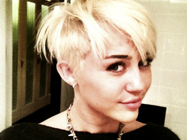 Miley Cyrus: la mejor noche de mi vida la pasé con un gay en una fiesta de graduación