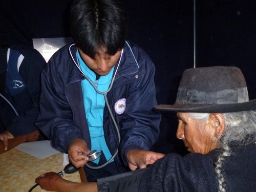 [Huancavelica] Campaña médica a favor de adultos mayores en Acobamba