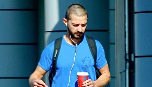 Shia LaBeouf muestra su cabeza recién afeitada [FOTOS]