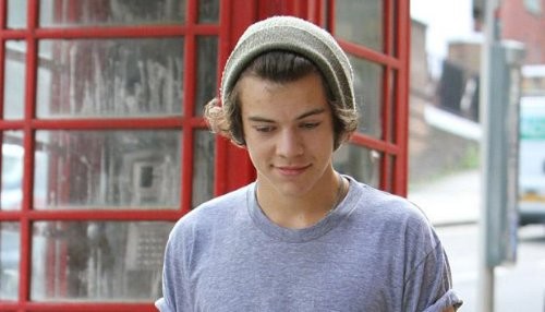 Harry Styles se divierte con unas estudiantes universitarias [FOTOS]