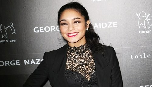 Vanessa Hudgens llama la atención en evento de caridad [FOTOS]