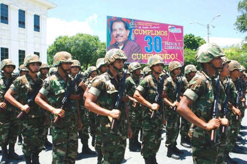 Militares nicaragüenses reciben medallas de reconocimiento por ejercer soberanía marítima