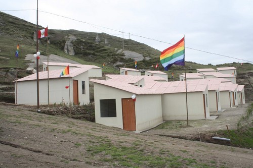 [Huancavelica] Entregan viviendas prefabricadas a familias en Ollantaytambo
