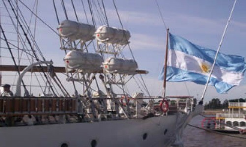Argentina: fragata Libertad partió hacia Buenos Aires