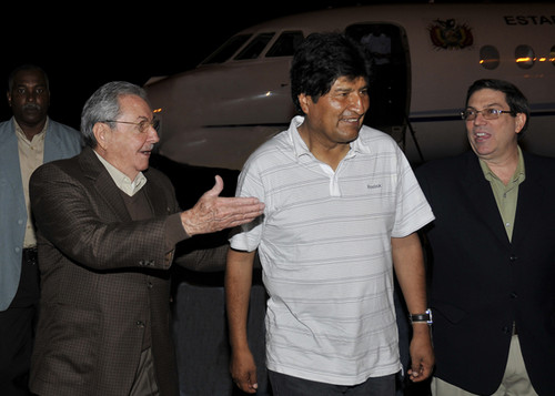 Evo Morales arribó a Cuba y visitará a Hugo Chávez