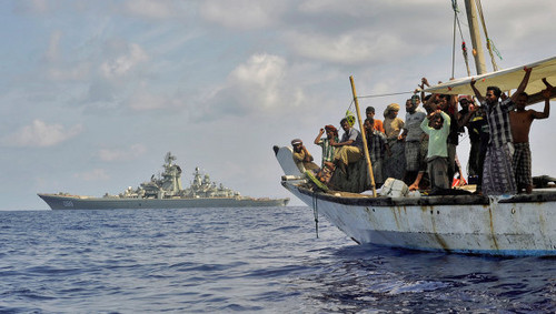 Liberan a una tripulación de un barco secuestrado por piratas somalíes