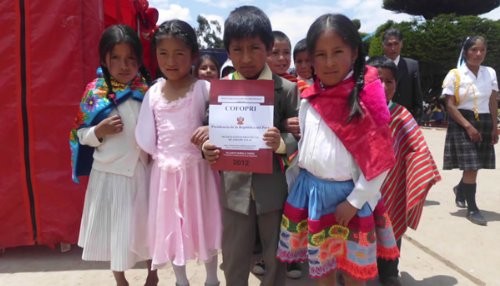 Andahuaylas: Unas 200 familias recibieron sus títulos de propiedad