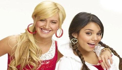 Vanessa Hudgens y Ashley Tisdale posan sexys por Navidad [FOTO]