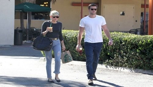 Miley Cyrus y Liam Hemsworth se dividen en Navidad [FOTOS]