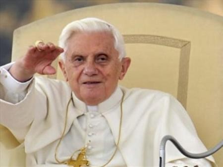 Benedicto XVI pidió cambiar las armas por ayuda a los pobres