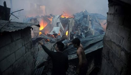 Manila: 8 muertos y miles sin hogar tras un incendio en una favela