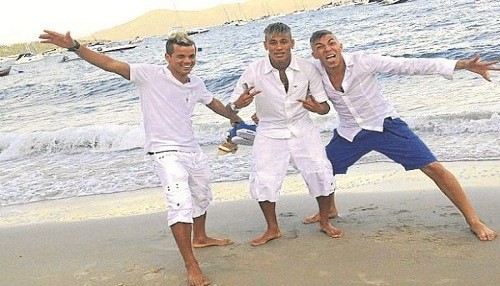 Neymar pasó Año Nuevo con sus mejores amigos en la playa