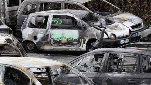 Más de 1.200 autos fueron quemados en Francia durante la noche de Año Nuevo