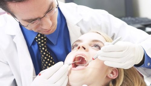 Embarazadas que vistan al dentista reducen el riesgo de un parto prematuro