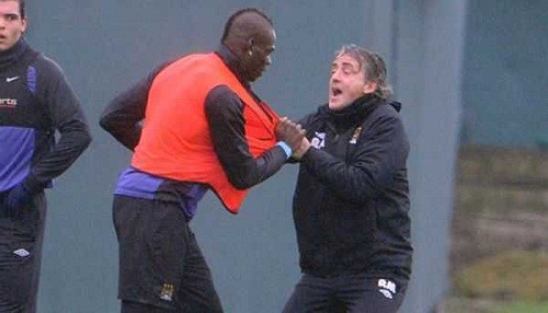 A Roberto Mancini no le importa la pelea con Mario Balotelli