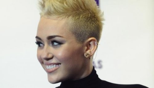 Miley Cyrus se dirige al estudio después pelearse con fans de Justin Bieber [FOTO]