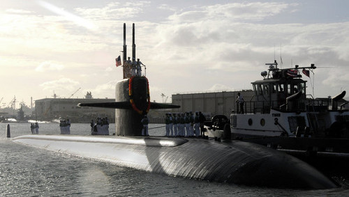 Submarino nuclear de EE.UU. choca contra un buque
