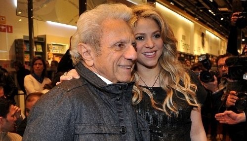 Shakira asiste al lanzamiento del libro de su padre en España [FOTOS]