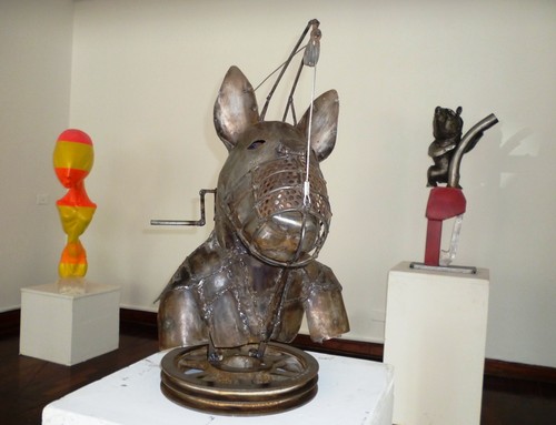 Continúa la exposición colectiva: Salón de escultura joven - Miraflores