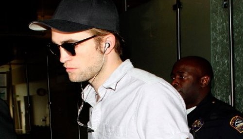 Robert Pattinson llega a Australia solo [FOTOS]