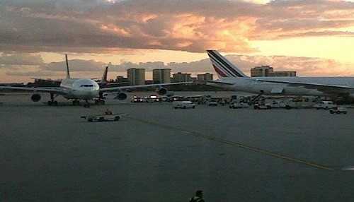 Avión de Aerolíneas chocó con otro de Air France en Miami